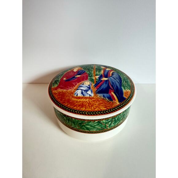 Mikasa 4.5" Trinket Candy Dish With Lid HK506/683 Navidad Holy Family Nativity - Picture 3 of 5